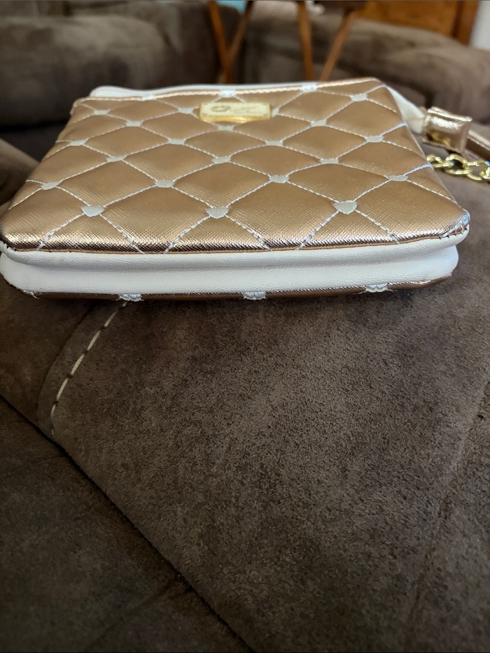Betsey Johnson Quilted Metallic Gold with white hearts Crossbody Bag like new - Picture 4 of 6
